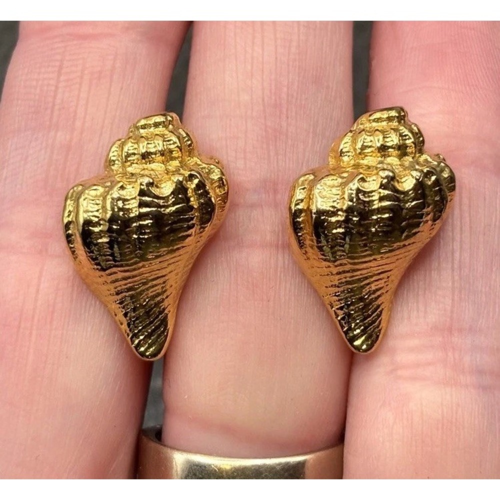Vintage Conch Sea Shell Stud Earrings Beach Nautical Jewelry Gold Tone